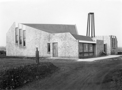 KZN-1436 Burgh-Haamstede. Dapperweg. Kerk - in aanbouw- van de Christelijk Gereformeerde gemeente.