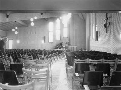KZN-1437 Burgh-Haamstede. Dapperweg. Zaal van de nieuwe kerk van de Christelijk Gereformeerde gemeente in Haamstede.l