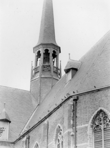 KZN-1516 Brouwershaven. Kerkpad. Sint Nicolaaskerk van de Hervormde Gemeente Brouwershaven.
