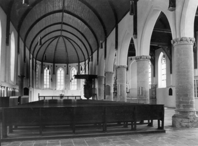 KZN-1536 Dreischor. Interieur Adriaanskerk van de Nederlands Hervormde Kerk.