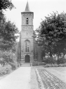 KZN-1717 Serooskerke. Dorpsplein. Nederlands Hervormde kerk.