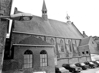 KZN-1842 Zierikzee. Hoge Molenstraat. Achterzijde van de Gasthuiskerk.