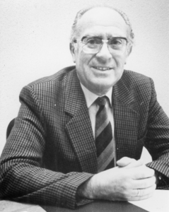 KZN-2094 Nieuwerkerk. J. van der Maas, gemeentesecretaris gemeente Duiveland 1973-1987.