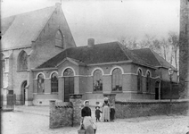 LM-0046 Oosterland. Kerkstraat. In 1904 werd de school verbouwd tot gemeentehuis