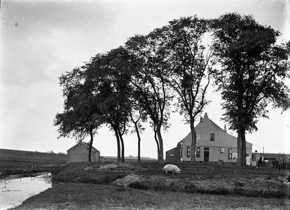 LM-0047 Oosterland. Oudendijk. Boerderij 'Dijkzicht' met het arbeidershuisje