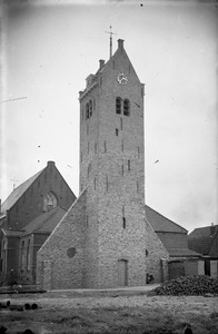 LM-0051 Oosterland. Torenplein. De gerestaureerde kerktoren