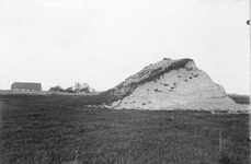 M-0337 Duivendijke. Vliedberg. Deze berg is vanaf 1919 langzaam afgegraven en onderzocht op vondsten van archeologische ...