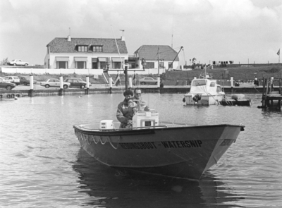 M-0356 Kerkwerve / Haven Flaauwers. Reddingsboot Watersnip . Op de dijk Café-restaurant De Heerenkeet .