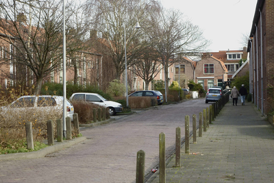 MF-0024 Zierikzee. Plan Buijse. d'Aillystraat, gezien in oostelijke richting. De woningen zijn gedeeltelijk onbewoond ...