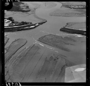 NIMH_P103-C43_069 Nieuwerkerk. Noorddijk, eind Galgeweg dichtbij Stevensluis. Dijkdoorbraak. Boven het Dijkwater, onder ...