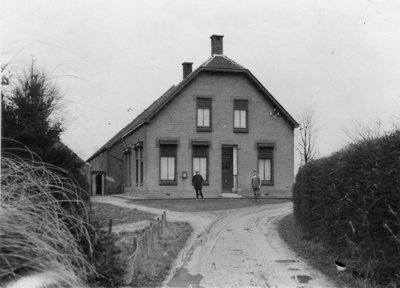 OLD-0036 Oosterland. Hoge Maireweg 4. Hofstede Nieuwe-Zorg van Hubrecht v.d. Zande. Deze woning is in 1920-1921 ...