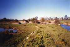 OLD-0074 Oosterland. Hoge Maireweg. Restanten/funderingen volieres 's Heerenhof, gezien vanaf de Stoofdreef.