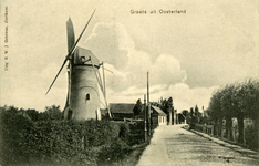 OLD-0118 Oosterland. Molenweg. De korenmolen omstreeks 1910. De molen is eigendom van de ambachtsheer C. Baron ...