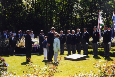 REN-0270 Renesse. Onthulling gedenktekens omgekomen militairen in Indië / slachtoffers 2e Wereldoorlog. Onthulling van ...