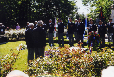REN-0283 Renesse. Onthulling gedenktekens omgekomen militairen in Indië / slachtoffers 2e Wereldoorlog. Onthulling van ...