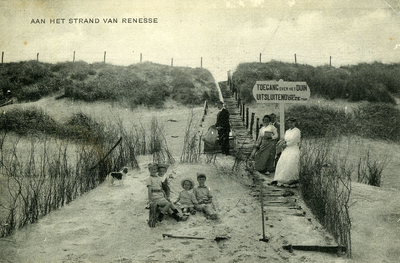 REN-0451 Renesse. Duinovergang aan de zeezijde.