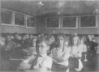 SGP-0232 Zierikzee. Schoolklas van meester W.P.L. Bakker, van de christelijke lagere school aan het Vrije