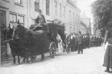 SGP-0234 Zierikzee. Begrafenis van G. Kok, directeur van de H.B.S., overleden 10 juni 1901.