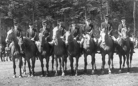 SGP-0377 Schouwen-Duiveland. Paardensport. De Schouwse Ruiters . v.l.n.r. A.J. Hanse, Joh. v. Oeveren, J de Wilde, P. ...