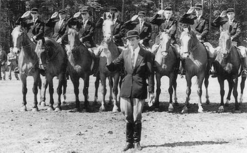 SGP-0378 Schouwen-Duiveland. Paardensport. De Schouwse Ruiters . v.l.n.r. A. J. Hanse, Joh. v. Oeveren, J.de Wilde, P. ...