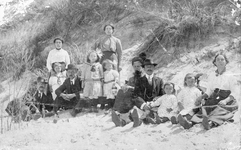 SGP-0502 Schouwen-Duiveland. De familie Romein-Mallander, een dagje naar de duinen.