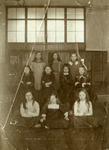 SGP-0783 Zierikzee. Leerlingen van de Openbare lagere school. In het midden, tweede van rechts: Johanna Joppa Put ...