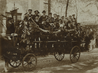 SGP-1056 Haamstede. Ring. Muziekvereniging 'Witte van Haamstede' met (middelste rij, derde links, met bolhoed) dirigent ...