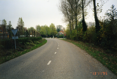 SJL-0033 Sirjansland. Bredeweg. Komende vanuit het noorden, van de Dillingsweg naar de kruising met de Lageweg.