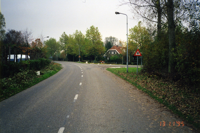 SJL-0041 Sirjansland. Bredeweg. Komende vanuit het noorden vanaf de Dillingsweg naar de kruising met de Lageweg.