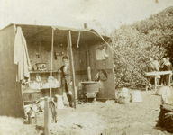 SP-0964 Renesse. Jan Ochtman in de kampkeuken van het VCJC-kamp.