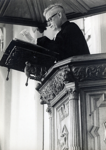 SP-1073 Zierikzee. Gasthuiskerk Havenplein. Ds. Jacobus van der Schee (geb. Barendrecht 02-04-1928), gehuwd met Geertje ...