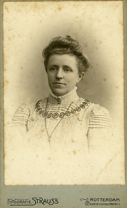 SP-1119 Locatie onbekend. Hillegonda Harmanna Waardenburg-Dijken (1868-1951), vrouw van Cornelis Waardenburg ...