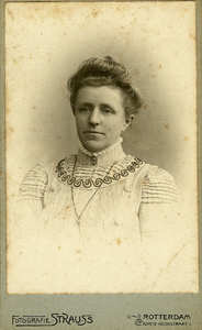 SP-1119 Locatie onbekend. Hillegonda Harmanna Waardenburg-Dijken (1868-1951), vrouw van Cornelis Waardenburg ...