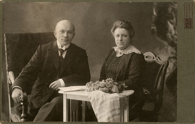 SP-1121 Locatie onbekend. Dominee Cornelis Waardenburg (1870-1939) samen met zijn vrouw Hillegonda Harmanna Dijken ...