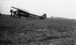 STO-0015 Haamstede. Torenweg. Vliegveld Haamstede. Fokker F-VIIa, PH-ADX , van de KLM.