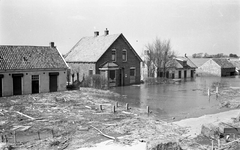 STO-0321 Burghsluis. Het nieuwe sluusje. V.l.n.r. de huizen van Hubregt Visser, Cor Overbeeke, Marien Speelman, NN en ...