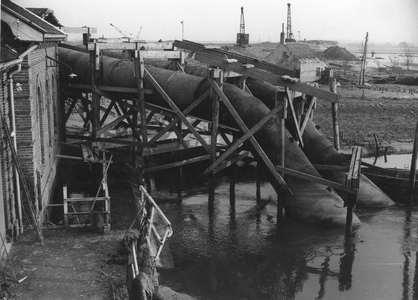 SW-0071 Nieuwerkerk. Noorddijk. Een pompinstallatie bij het gemaal Stevensluis, om de Vierbannenpolder droogte malen, ...