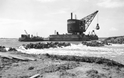 SW-0186B Zierikzee. Zeedijk bij t Stelletje . Noordelijk gat, gesloten op 18 juli 1953.