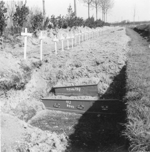 SW-0487 Zierikzee Algemene begraafplaats. Noodgraven rampslachtoffers.