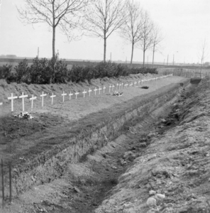 SW-0488 Zierikzee Algemene begraafplaats. Noodgraven rampslachtoffers.
