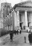 SW-1371 Zierikzee. Kerkplein. Soldaten bij de Nieuwe Kerk.