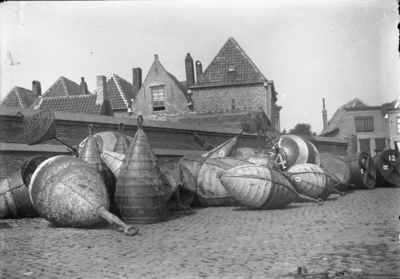 V-0009 Zierikzee. 't Luitje. In de winter 1913 - 1914 was er in de wateren rond Schouwen-Duiveland zware ijsgang. De ...