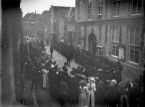 V-0150 Zierikzee. Meelstraat. Op vrijdag 1 juli 1910 dienden alle zich te Zierikzee bevindende verlofgangers van ...