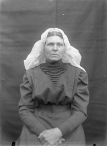 V-0171 Zierikzee. Janna van Burg-Beije (Elkerzee 08-07-1867; Zierikzee, 21-02-1966).