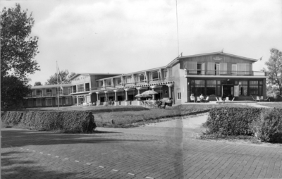 W-0507 Haamstede. Kloosterweg. Hotel-café-restaurant Ostoerio, later gemeentehuis Westerschouwen (gesloopt 2005).