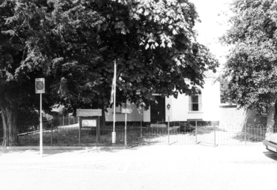 W-1095 Haamstede. Weststraat. De Bewaerschole, voormalige kleuterschool. Later gebruikt als postkantoor, mortuarium, ...