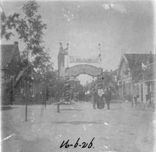 W-1141 Burgh. Kerkstraat. De Zeeuwsche Zangersbond Zang Veredelt heeft in 1926 Burgh uitgekozen voor haar jaarlijks ...