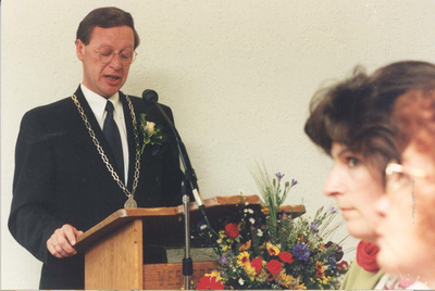 W-1542 Westerschouwen. Intrede van de laatste burgemeester van de gemeente Westerschouwen, H.Tees (1991-1996). ...
