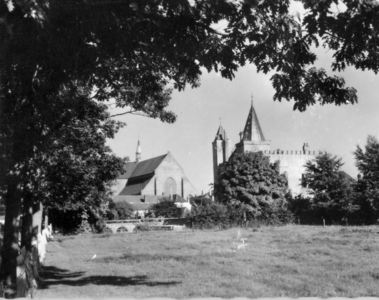 W-1569 Haamstede. Slot Haamstede en Ned. Herv. kerk.