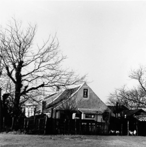 W-1853 Renesse Luieweg Het veel gefotografeerde huisje op de Oosterenbanpolder bewoond door genaraties der ...